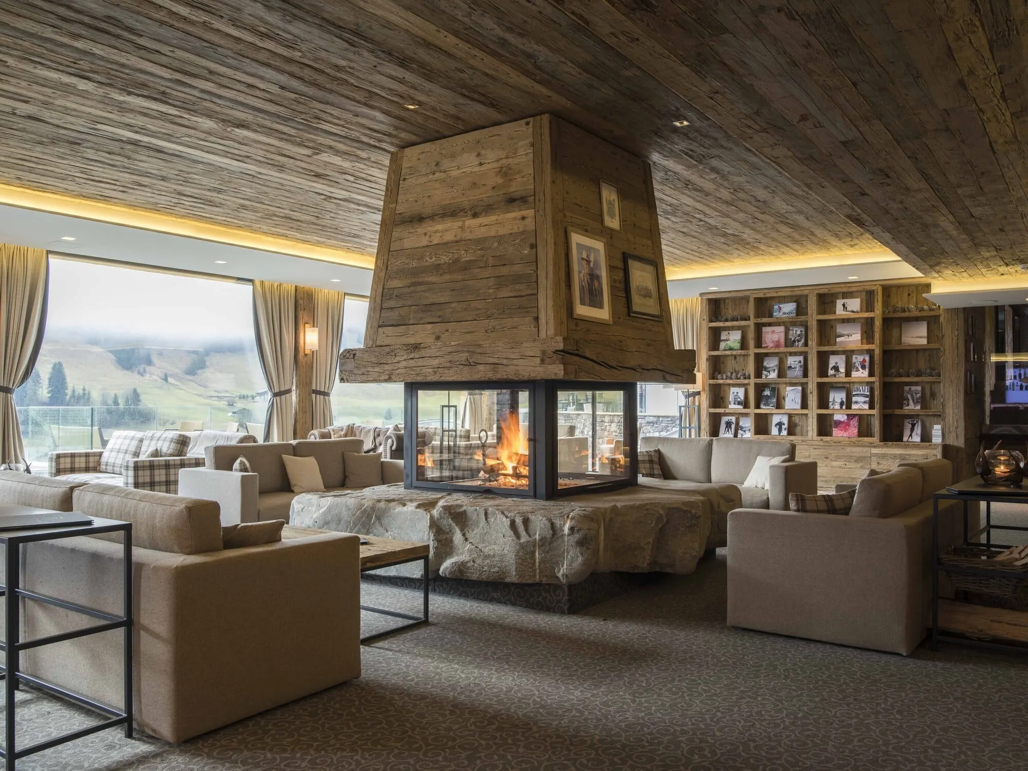 The lounge around an open fire