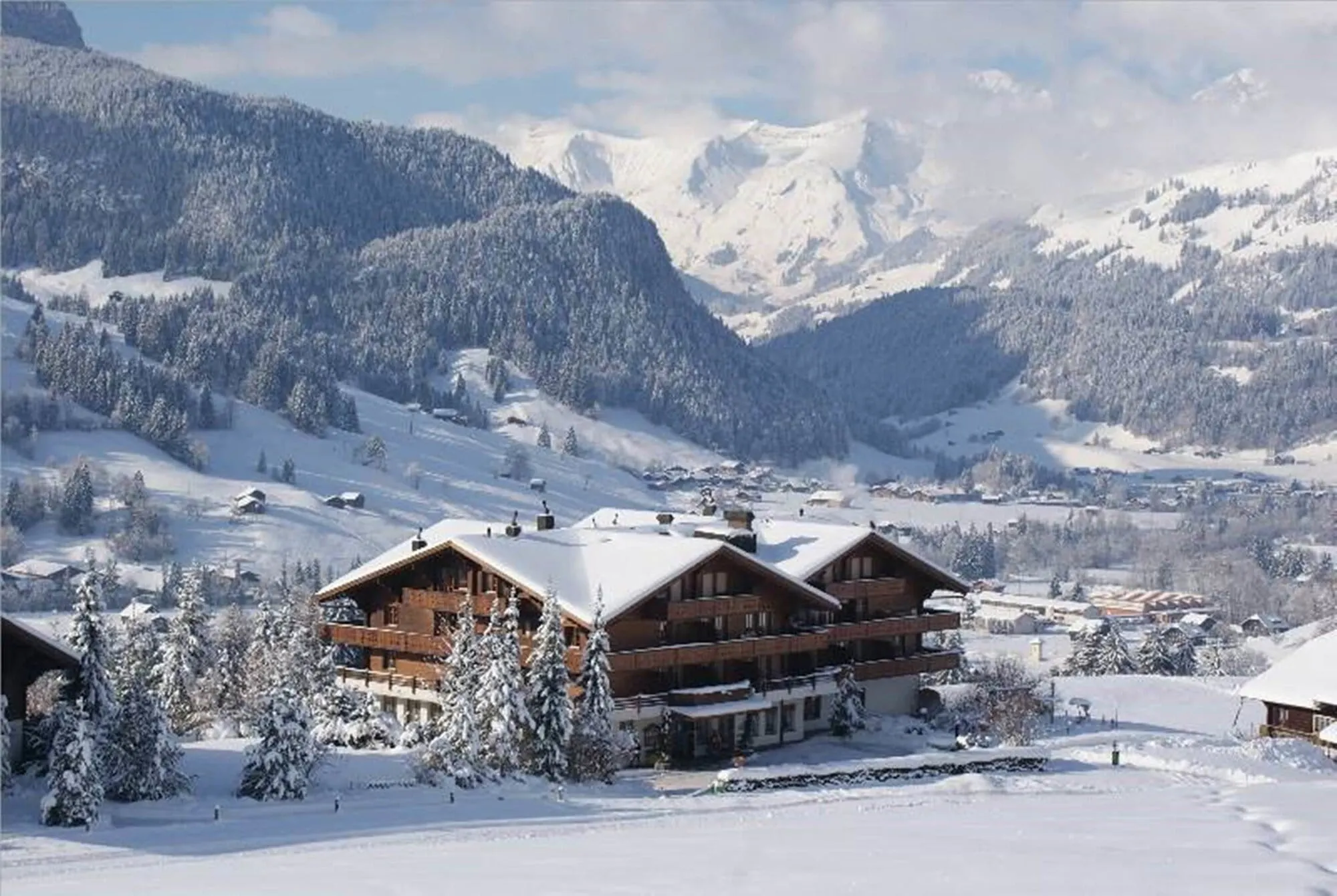 The hotel with Gstaad and the peaks behind