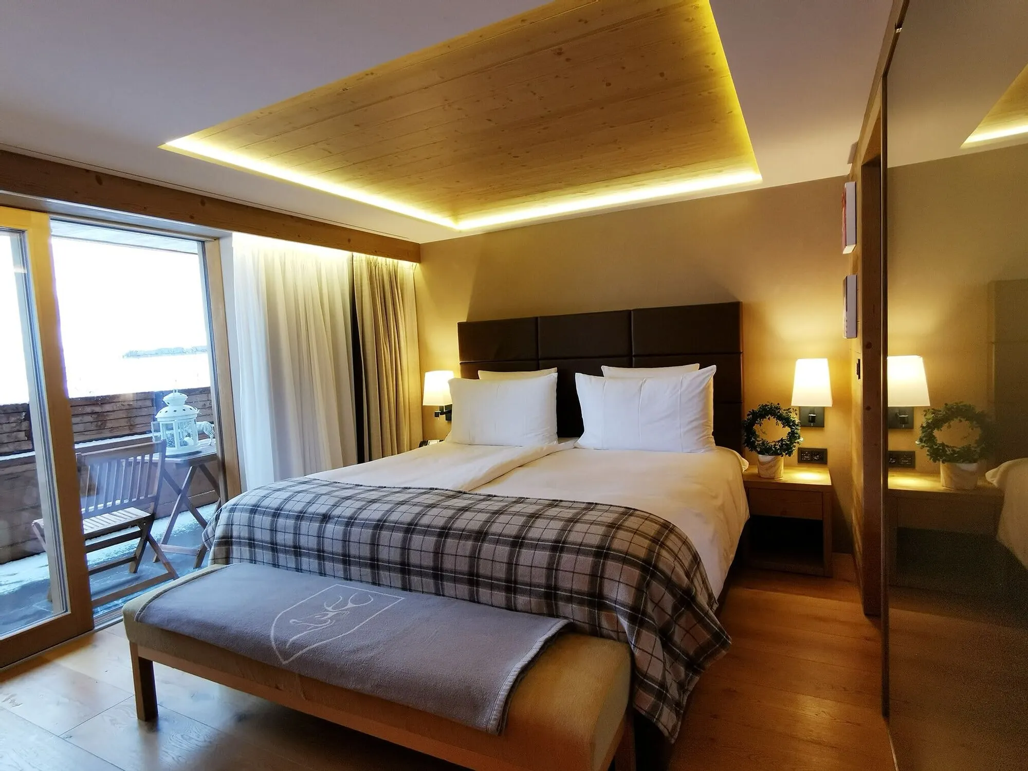 A twin room with a terrace door