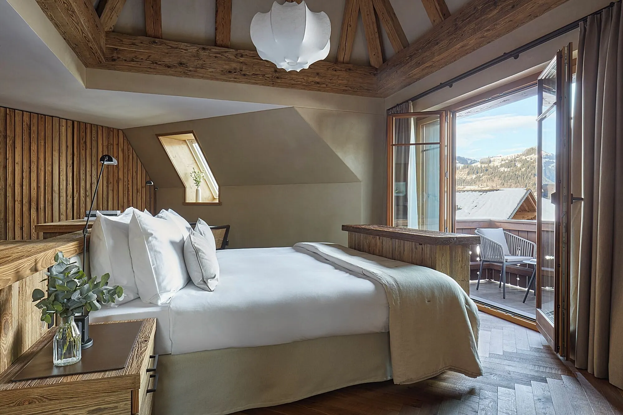 A room opening onto a balcony