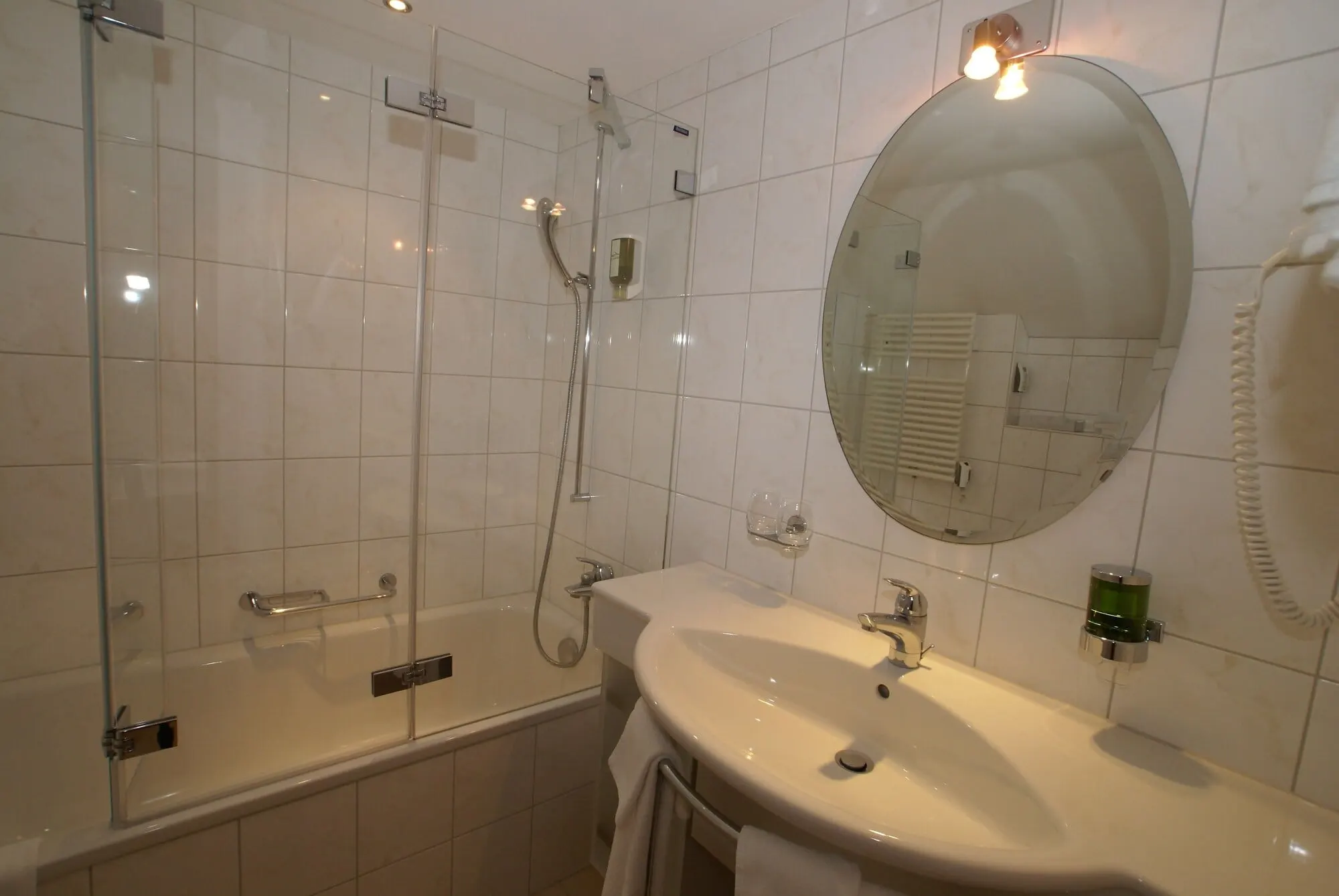 A bathroom with a bathtub