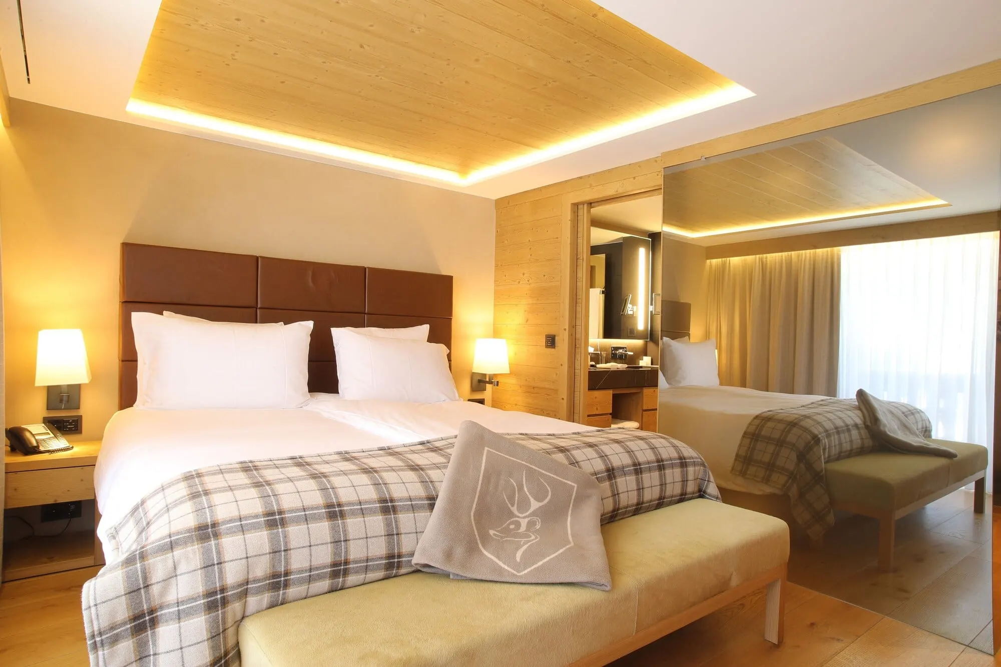 A double room in wood and tartan