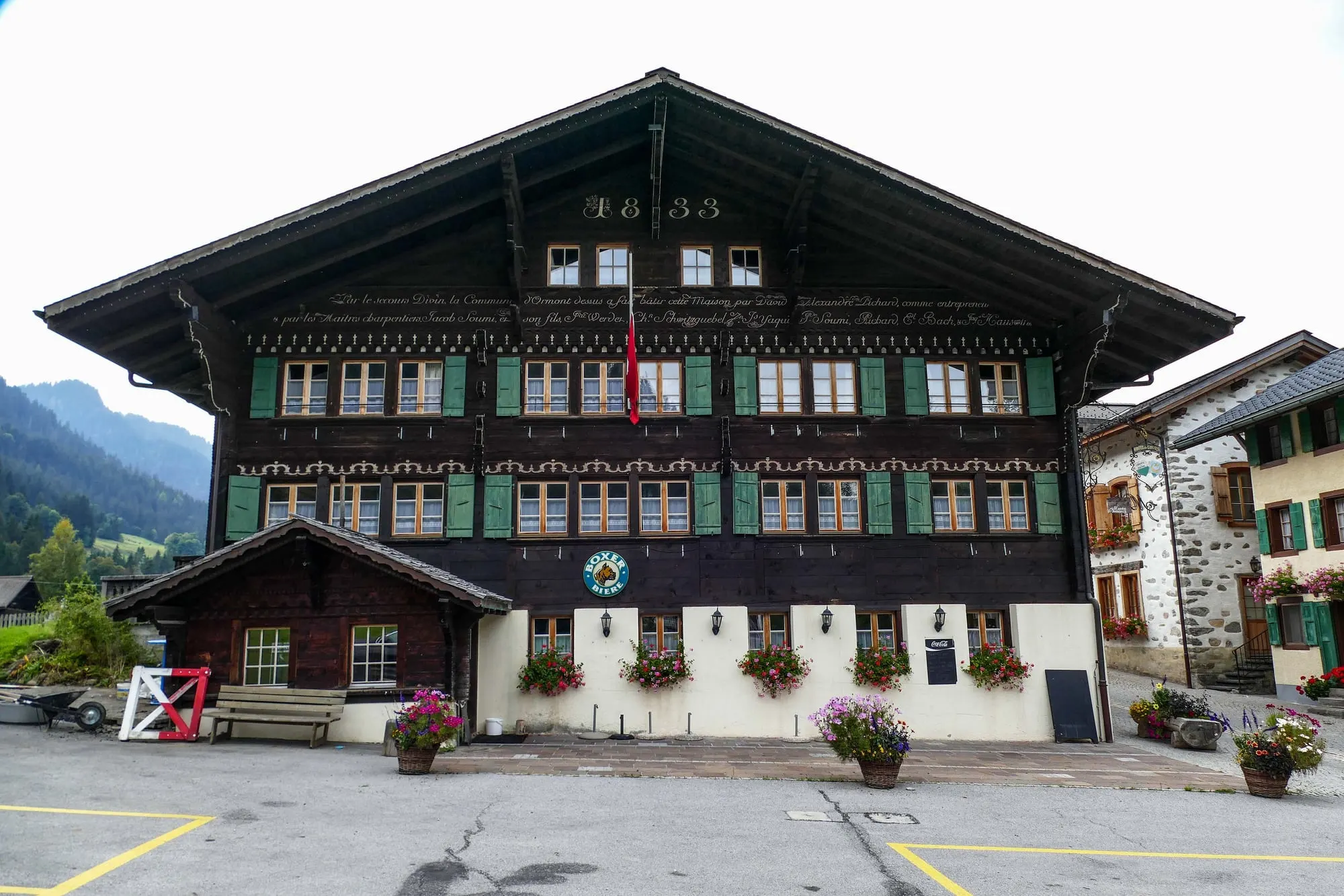 The 1833 wooden facade of the Hôtel de l'Ours in Vers-l'Église